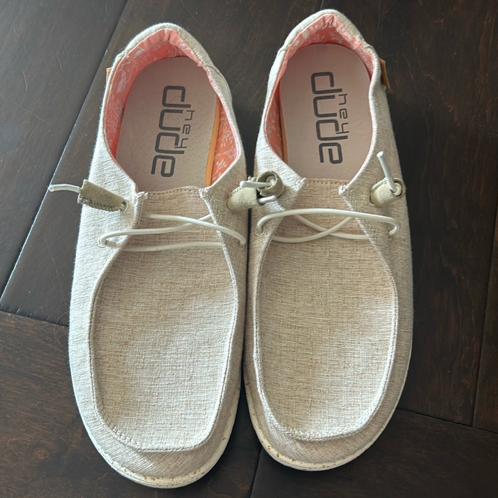 Size 11 Women’s Hey Dudes